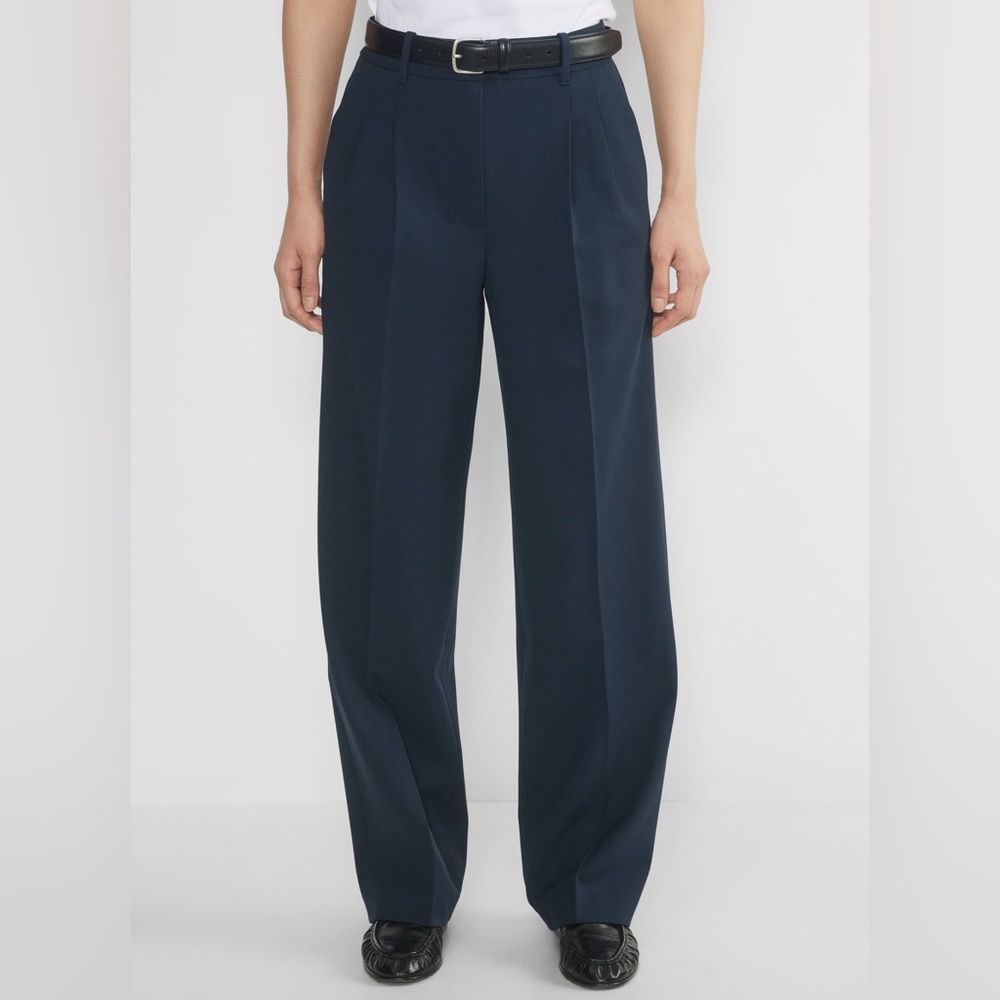 Aritzia The Effortless Pant in Dark Night Navy - 0 Short